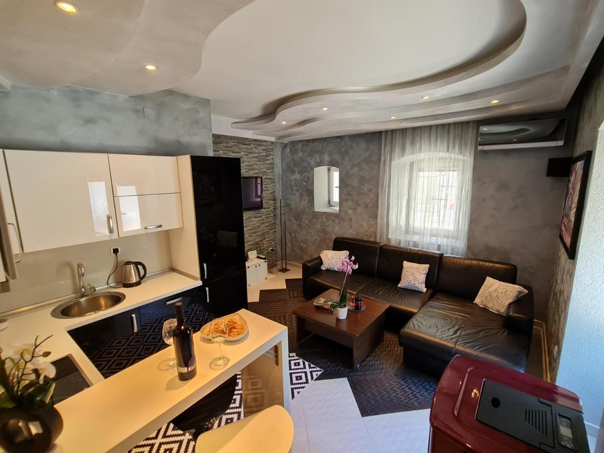 Stone House Apartment โกตอร์ ภายนอก รูปภาพ